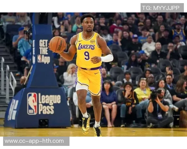 佩贾儿子在NCAA赛场展现高效表现16投11中斩获26分5篮板并送出5次失误